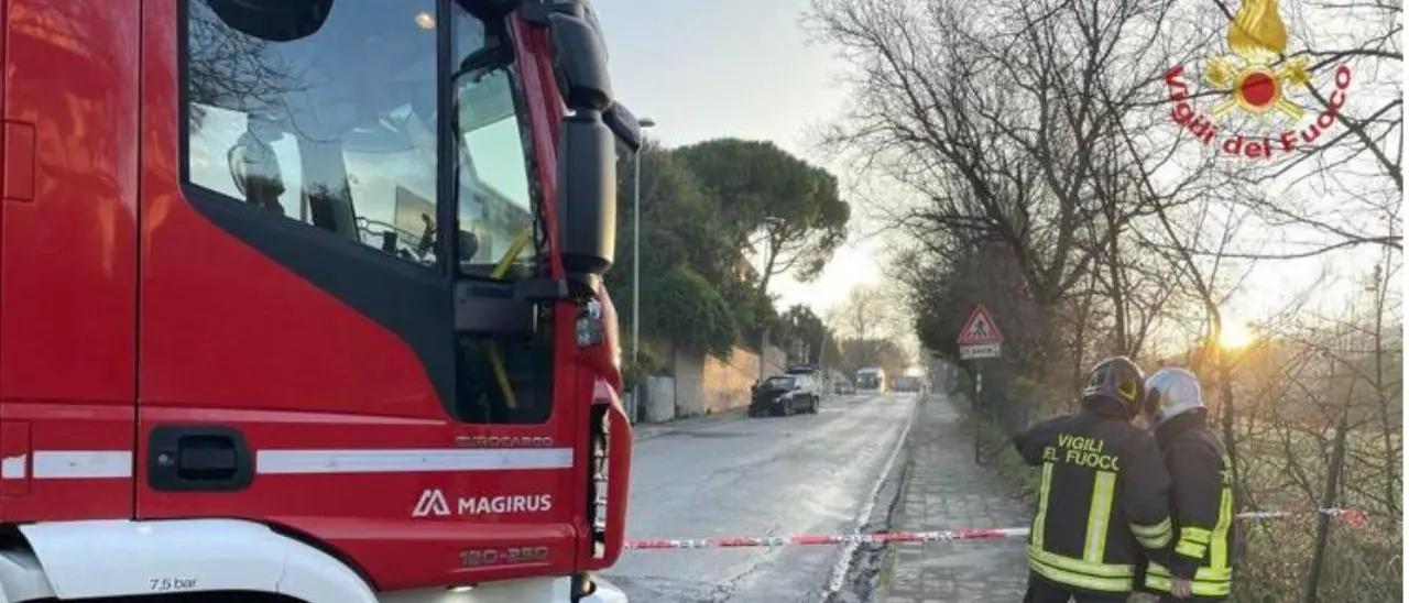 Incidente stradale ad Ancona, auto finisce contro una colonnina di gas: due\u00A0morti\n