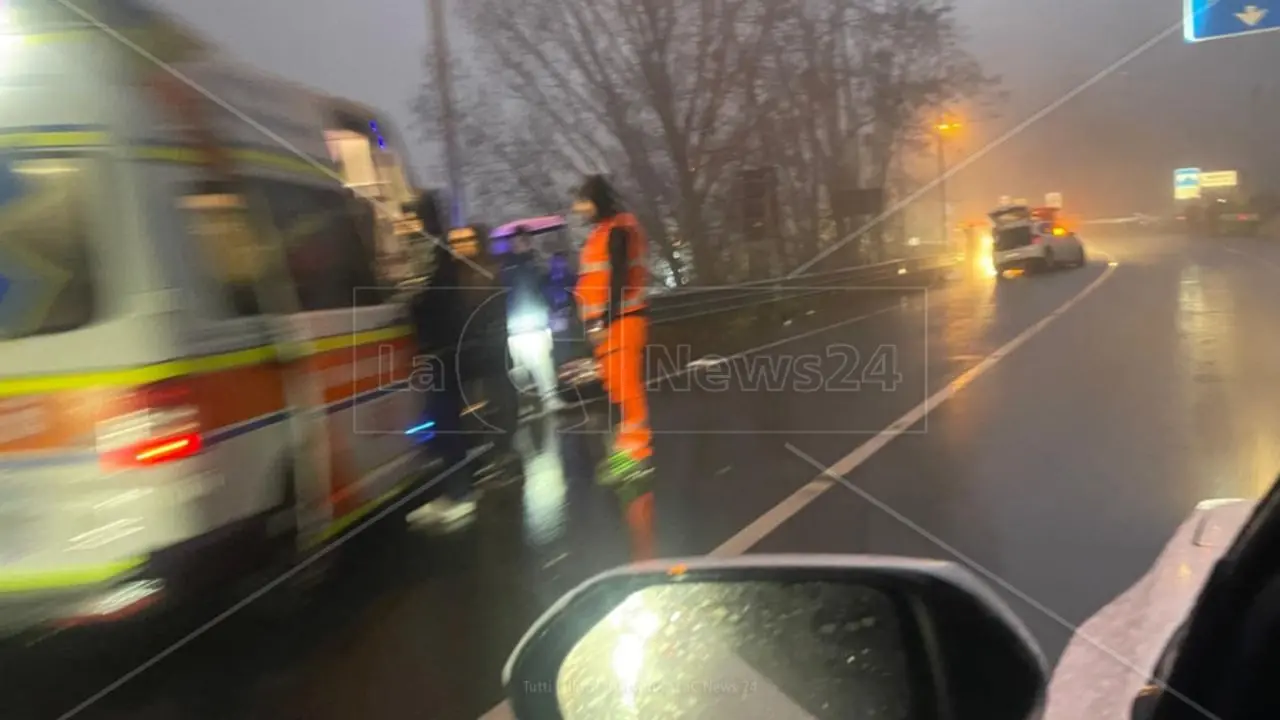 Incidente stradale sulla Statale 107, coinvolte due auto: traffico alternato\n