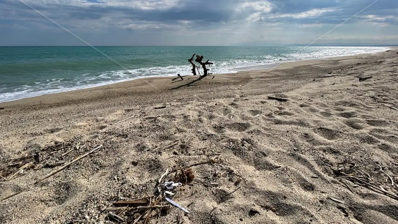 Dalla tragedia di Portopalo nel ‘96 al naufragio di Roccella, il cimitero Mediterraneo continua a inghiottire vite: solo nel 2024 oltre 2200 morti