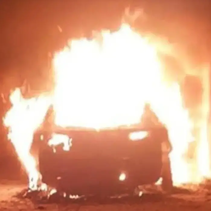Villa San Giovanni, incendio danneggia l’auto di una suora: indagini in corso\n