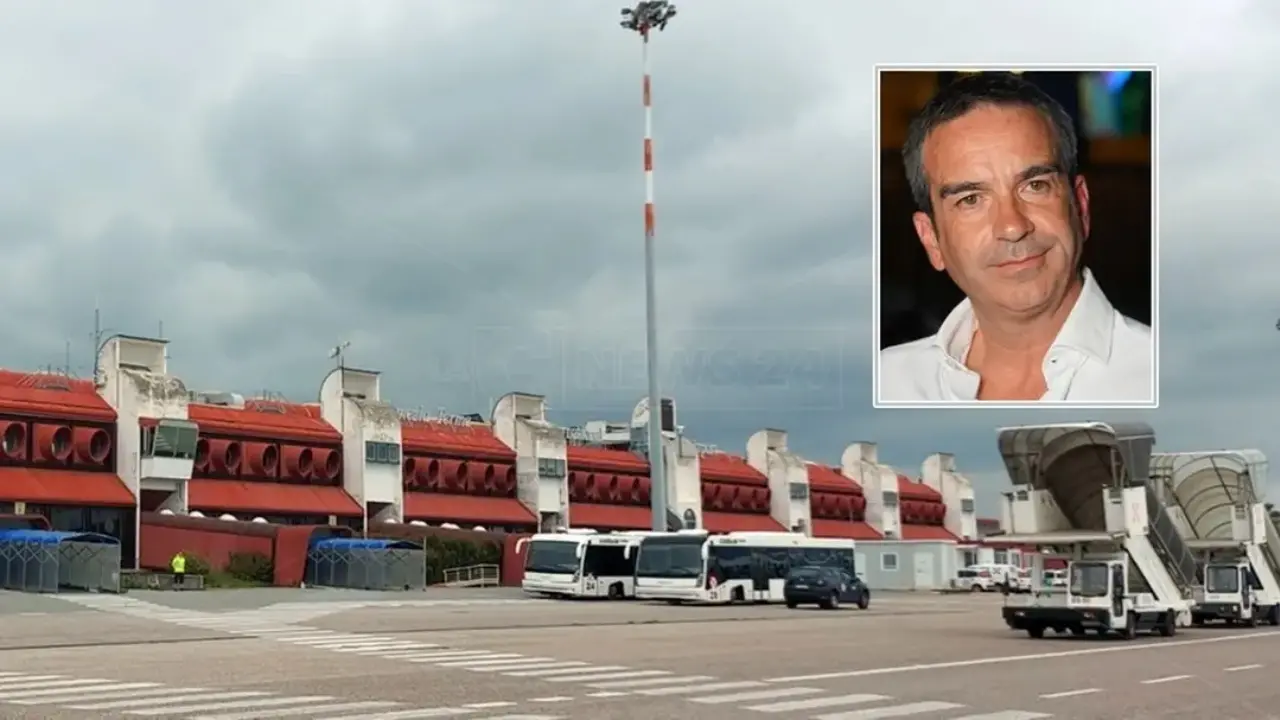 Il governatore Occhiuto e sullo sfondo l\\'aeroporto di Lamezia