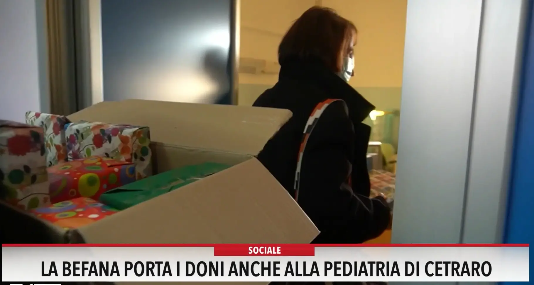 La befana porta i doni anche alla pediatria di Cetraro