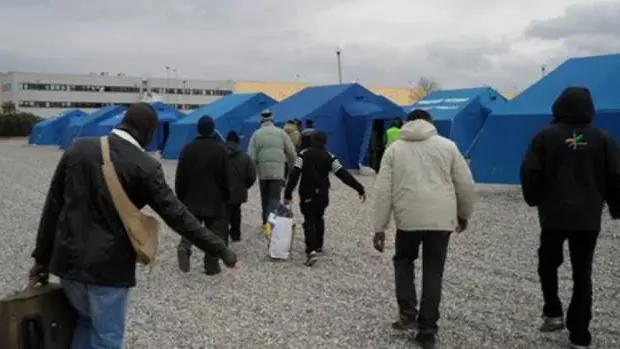 Tendopoli migranti San Ferdinando, le associazioni chiedono un incontro a prefettura, Asp e Regione: «Si rischia una rivolta»