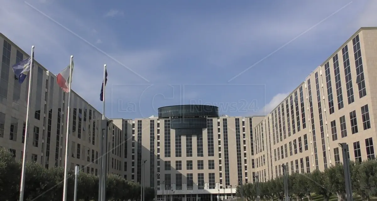 Sanità, Azienda Zero si allarga: i concorsi e la gestione del personale nelle mani dell’agenzia che ingloberà 36 dipendenti\n