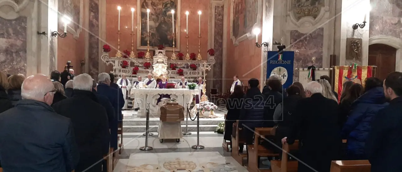 A Catanzaro una folla commossa ai funerali dell’ex presidente Giuseppe Chiaravalloti\n