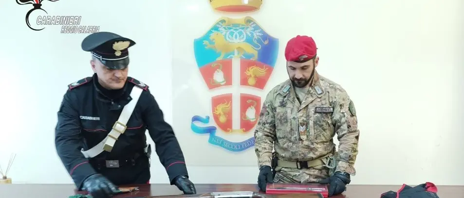 Ancora armi clandestine nella Locride: sequestrati fucile, pistola e 200 munizioni. C’è un arresto