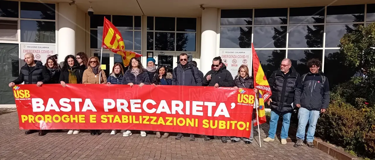 La protesta di infermieri e oss non rinnovati a Vibo arriva in Regione: «Quali esuberi? Senza di noi Pronto soccorso e reparti nel caos»
