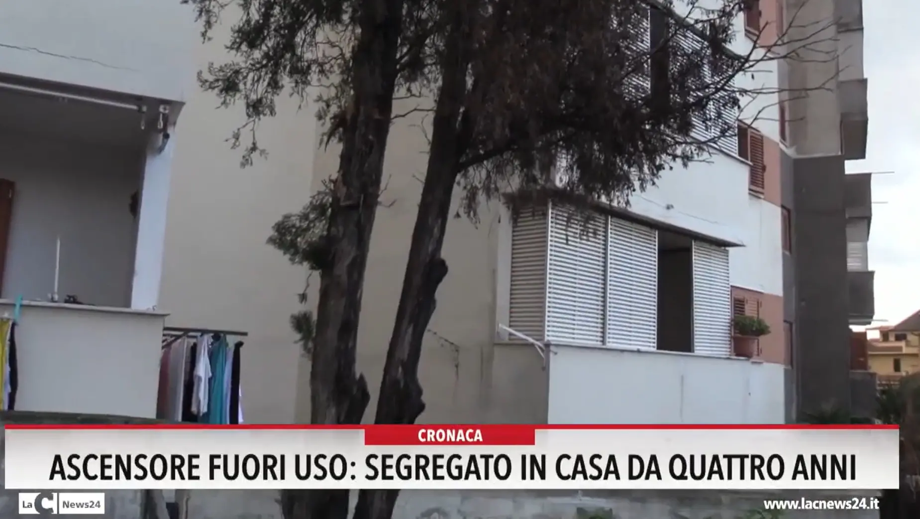 Ascensore fuori uso, disabile segregato in casa da quattro anni