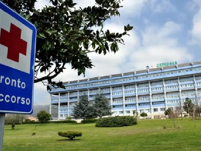 A Lamezia il Pronto soccorso è in codice rosso: turni massacranti, paghe da fame e le nuove assunzioni sono un miraggio