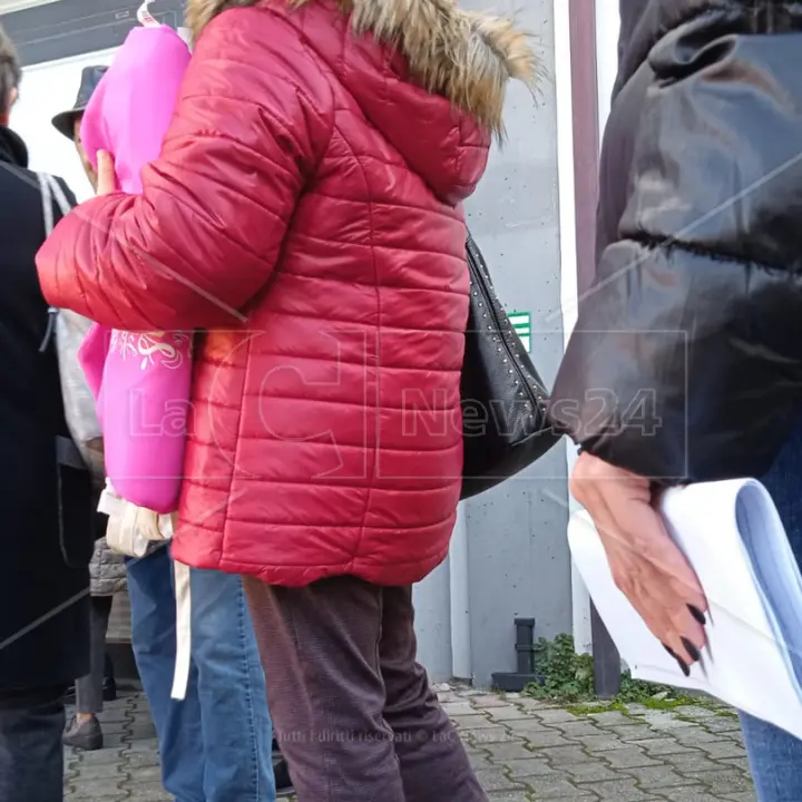 Come dannati in un girone dantesco,\u00A0alla Farmacia territoriale di Vibo ennesima giornata da incubo:\u00A0«Mai visto uno schifo del genere»\n