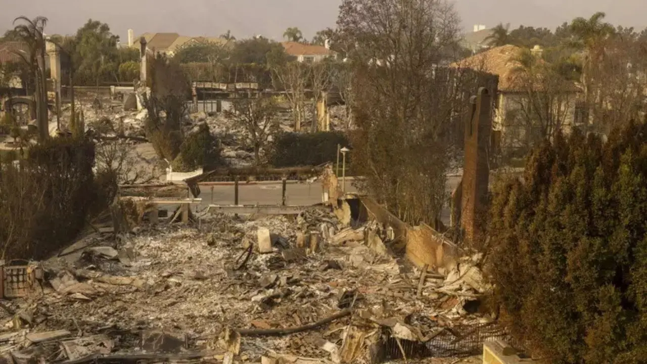 Incendio a Los Angeles, sale il bilancio delle vittime: 7 i morti