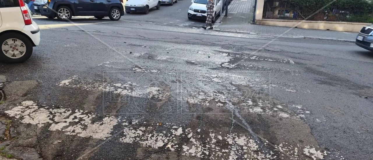 Reggio Calabria, tenta di darsi\u00A0fuoco in pieno centro: ambulante salvato da sanitari e forze dell’ordine\n