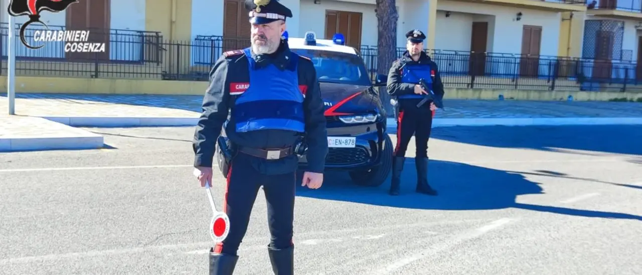 Corigliano-Rossano, in viaggio con 125 dosi di hashish nascoste nell’auto:\u00A0arrestato\n