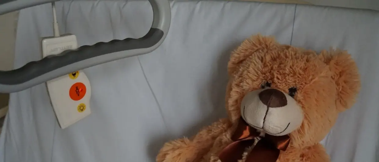 Bimbo morto per un’otite curata male,\u00A0medico omeopata condannato in Cassazione\n