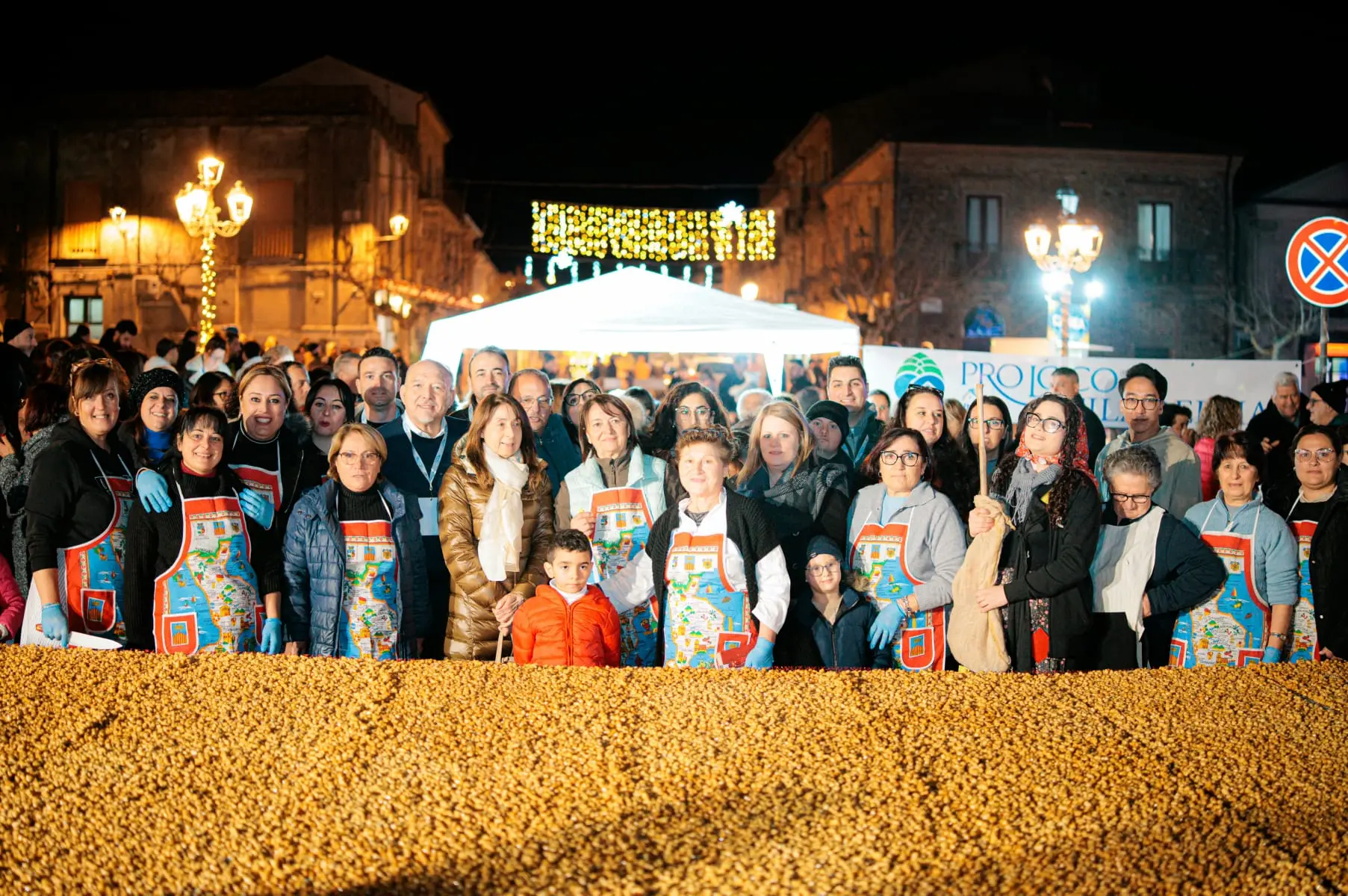 La “pignolata più grande del mondo” è calabrese: a Filadelfia l’evento per chiudere le feste natalizie