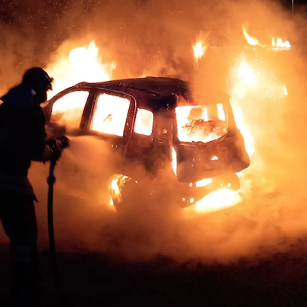 Corigliano Rossano, notte di paura: incendiate due auto. Si indaga su ipotesi di\u00A0collegamento tra roghi\n