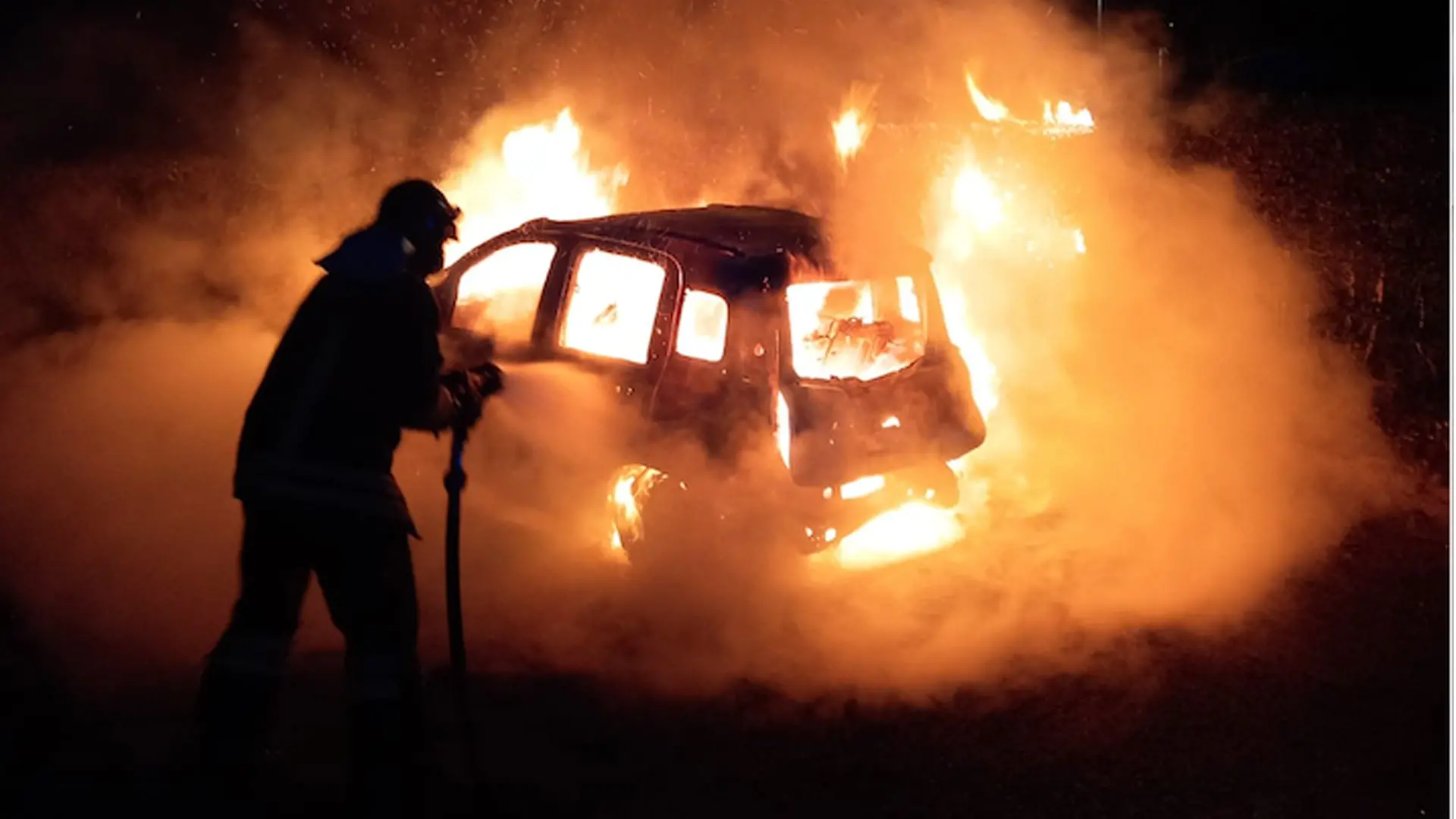 Corigliano Rossano, notte di paura: incendiate due auto. Si indaga su ipotesi di\u00A0collegamento tra roghi\n