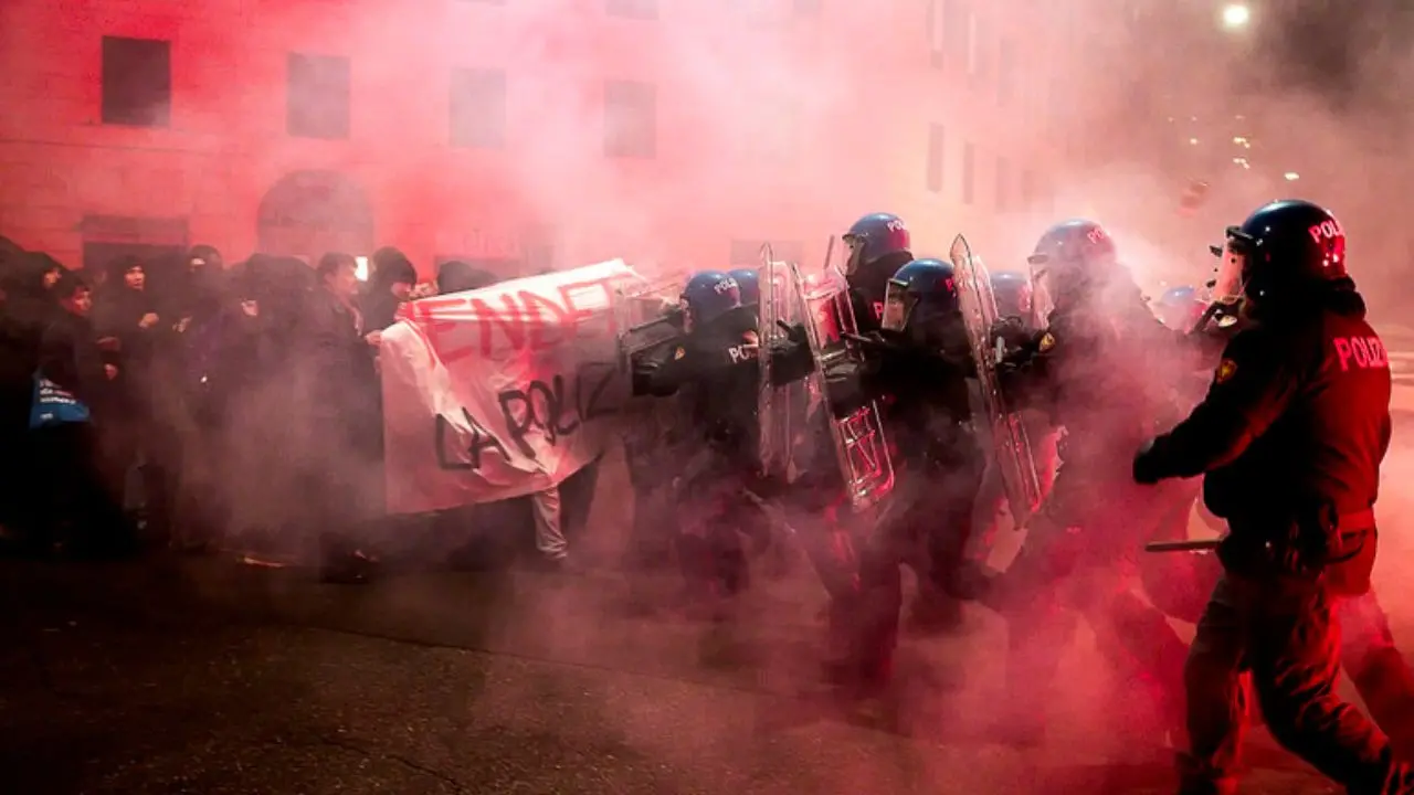 Scontri al corteo per Ramy a Roma: 39 manifestanti denunciati, due sono minori