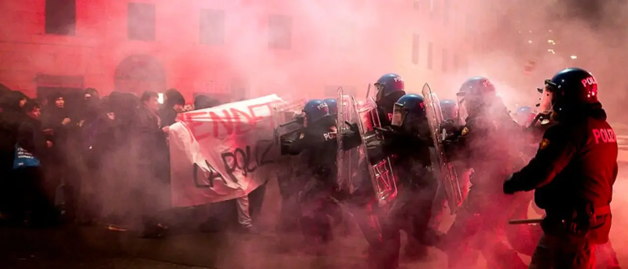 Scontri al corteo per Ramy a Roma: 39 manifestanti denunciati, due sono minori