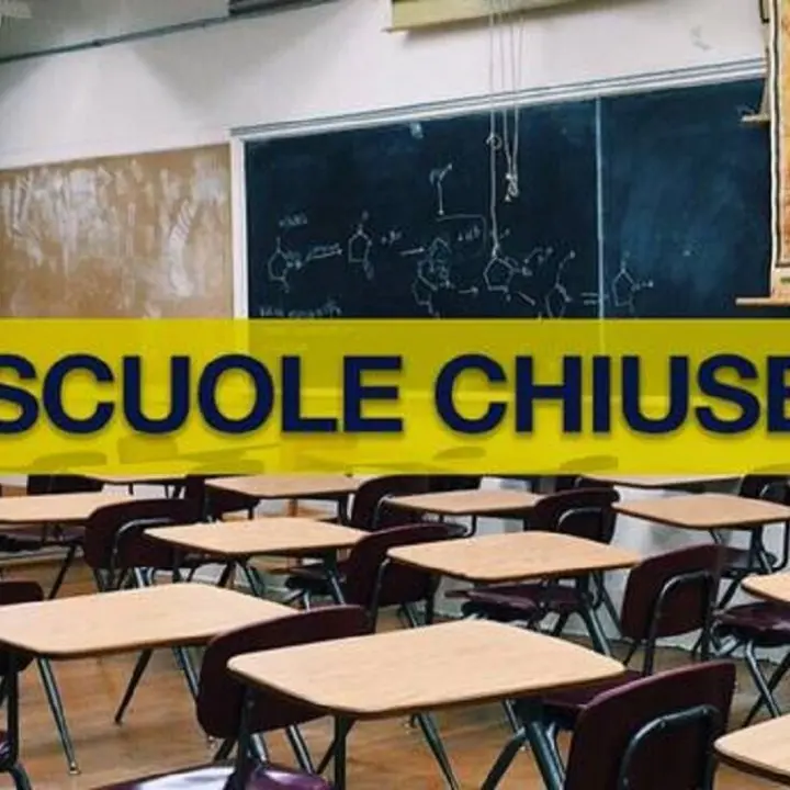 Scuole chiuse domani in Calabria, i sindaci corrono ai ripari per le piogge abbondanti e la neve a bassa quota: ecco dove