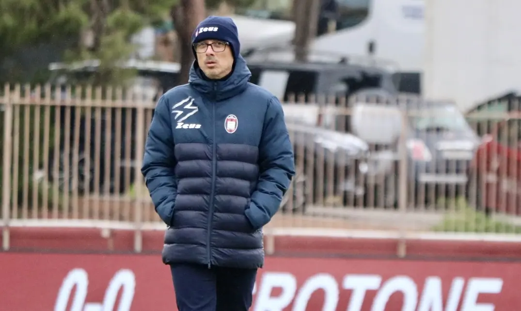 Trapani-Crotone 0-3, la dedica di mister\u00A0Longo nel post gara: «Vittoria per il dottore Muraca»\n