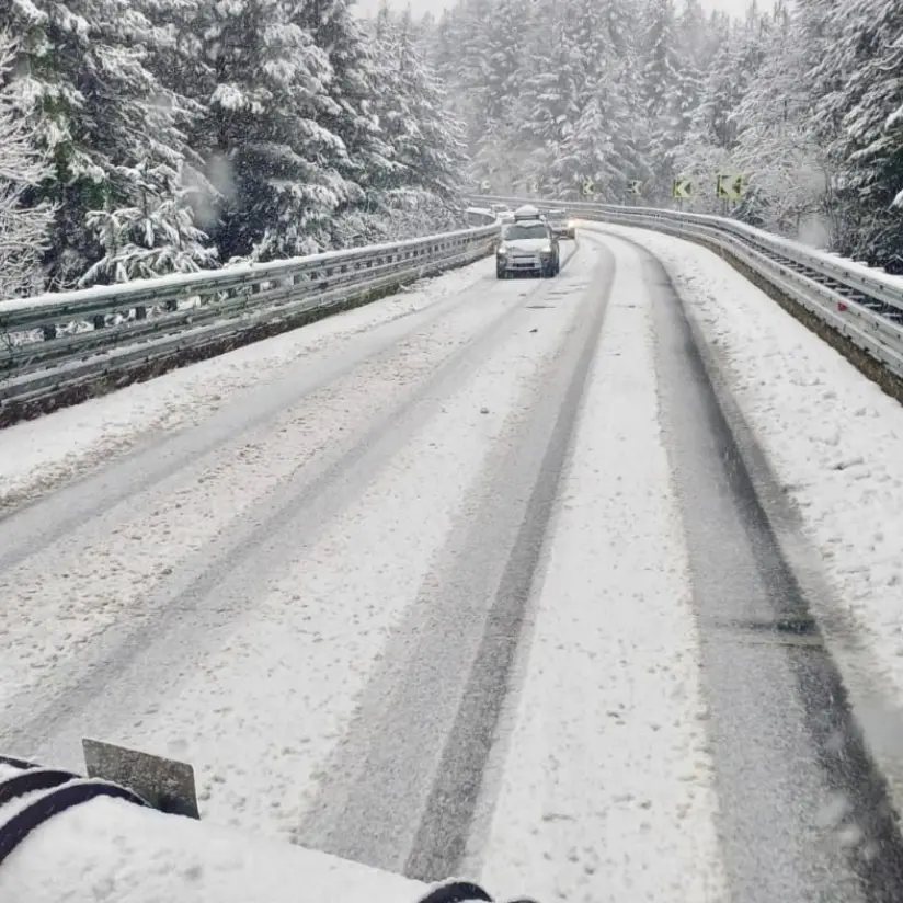 Nevica in Calabria,\u00A0decine di mezzi e operatori a lavoro senza sosta su statali e autostrade\n