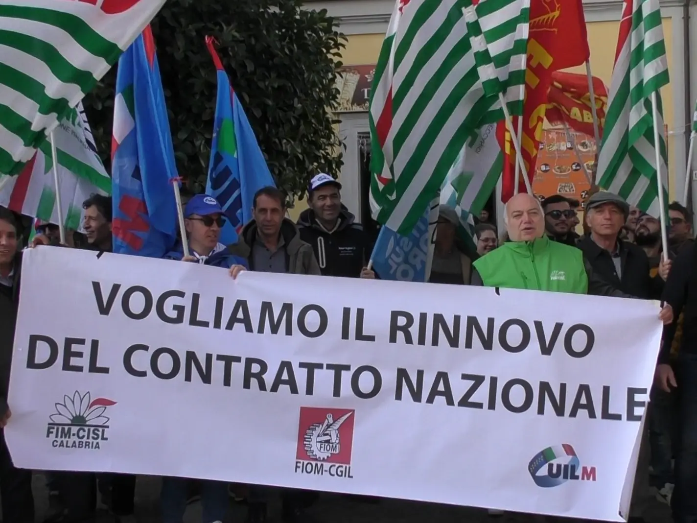 Metalmeccanici in piazza a Catanzaro per il rinnovo del contratto: «Più salario, formazione e sicurezza»