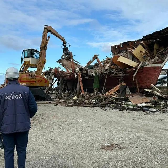 Demolito il caicco Novella delle Eolie a Taureana di Palmi: l’intervento atteso da 13 anni\n