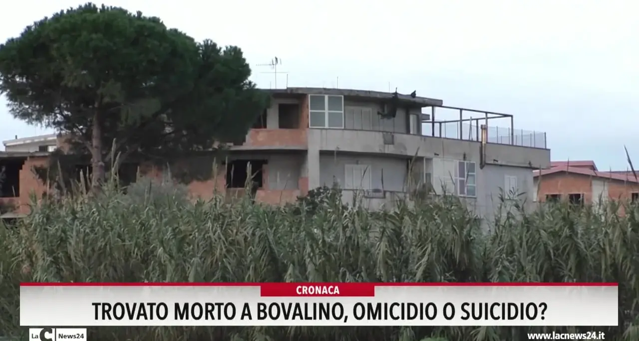 Uomo tovato morto a Bovalino: omicidio o suicidio?