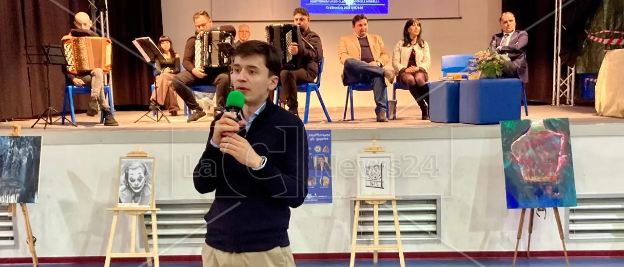 Vibo, Bernard Dika apre il Festival delle Arti e incontra gli studenti: «La speranza siamo noi»