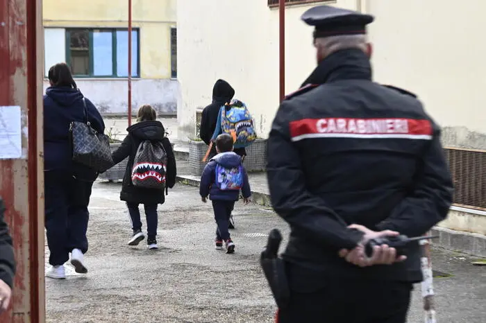 Arrestata per violenza sessuale su minori la prof di sostegno che era stata aggredita dai genitori degli alunni