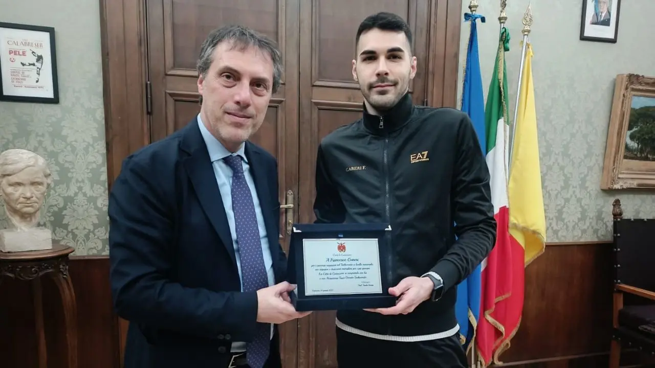 Taekwondo, il sindaco Fiorita premia il vicecampione nazionale Francesco Gareri