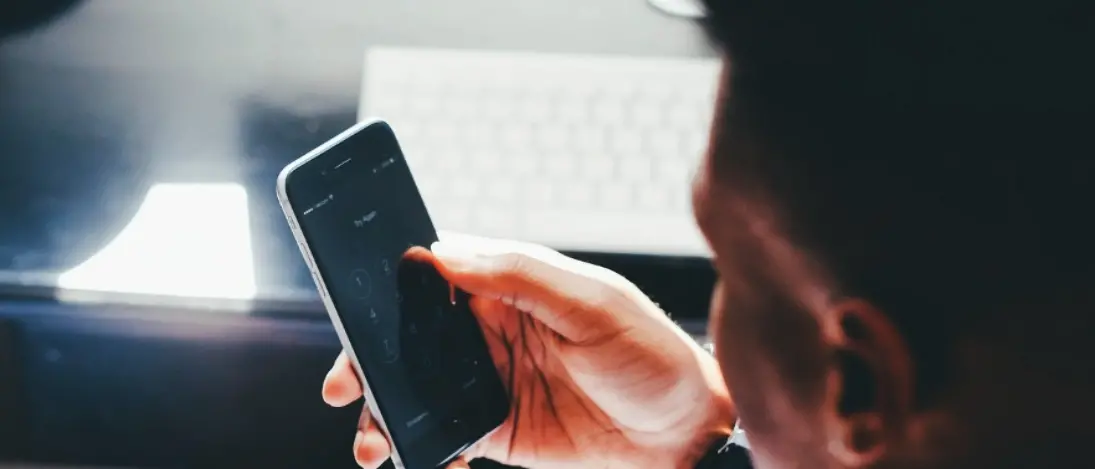 Il web è bello ma non ci vivrei: in rete aumentano i reati, sui social cresce\u00A0la sextorsion. I\u00A0dati della Polizia postale\n