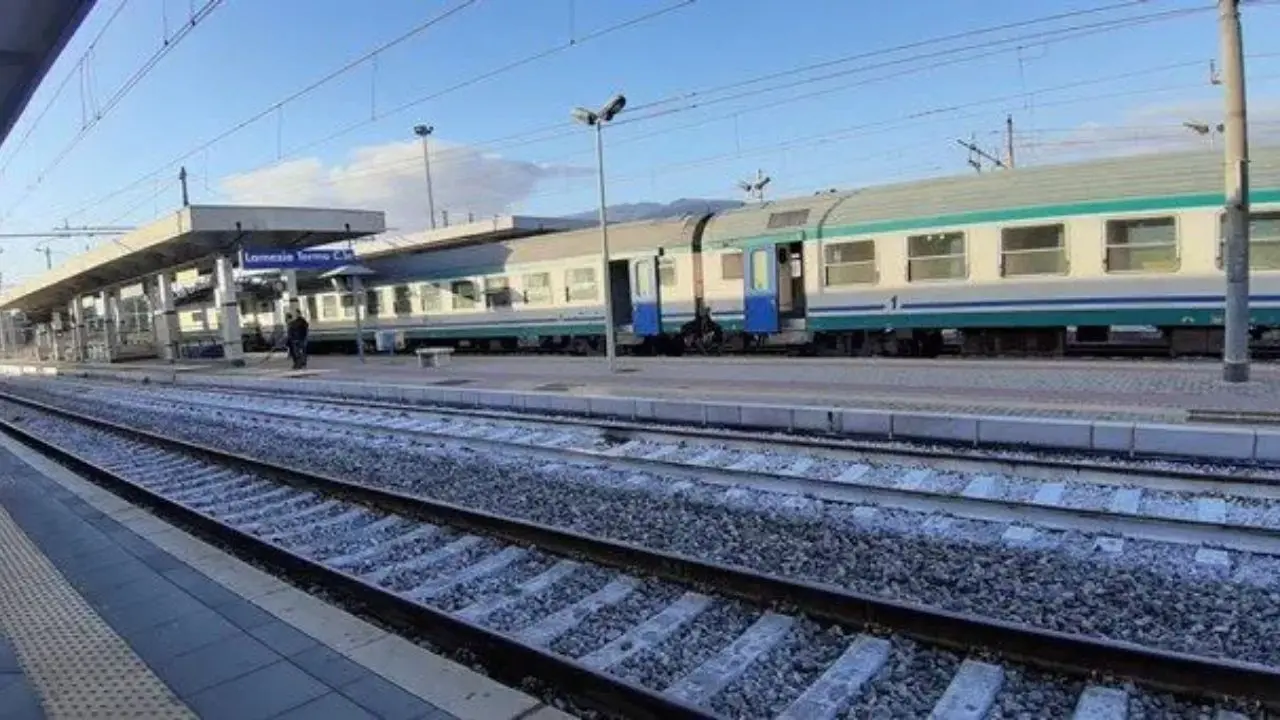 Ancora treni cancellati e ritardi in Calabria, sospesa la circolazione tra Lamezia e Catanzaro per il maltempo\n