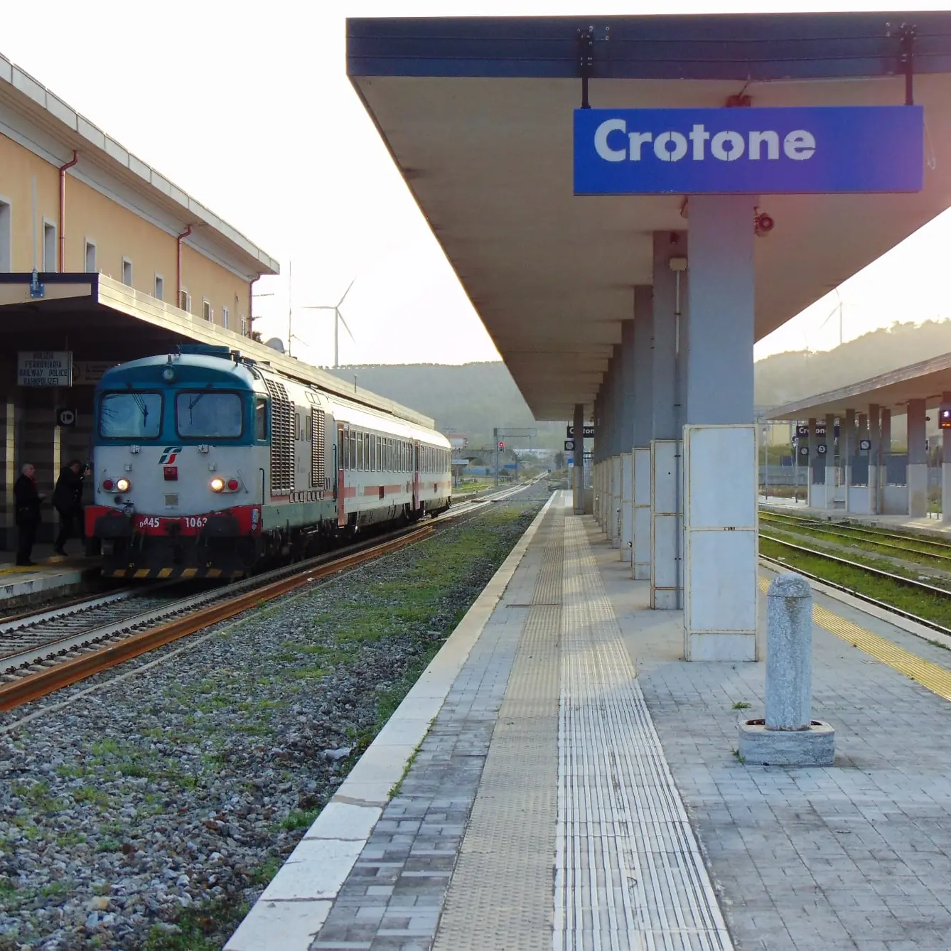 Linea ferroviaria ionica ancora azzoppata: Sibari-Crotone chiusa fino a giugno e Crotone-Catanzaro fino a settembre\n