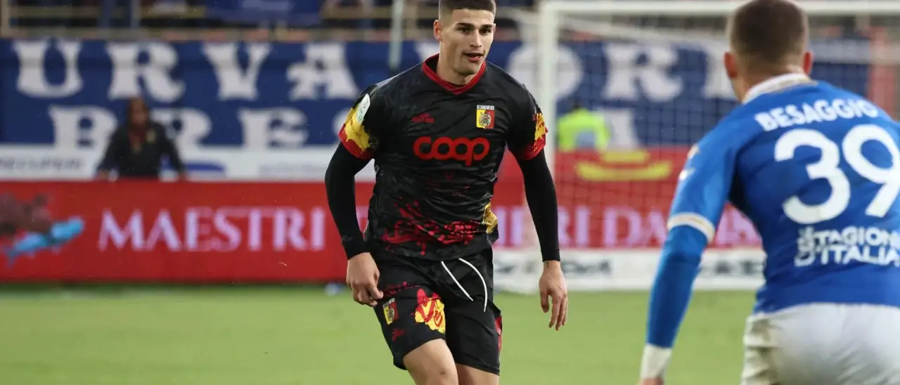 Serie B, il Catanzaro prepara la partita contro il Pisa mentre Koutsoupias vola a Frosinone