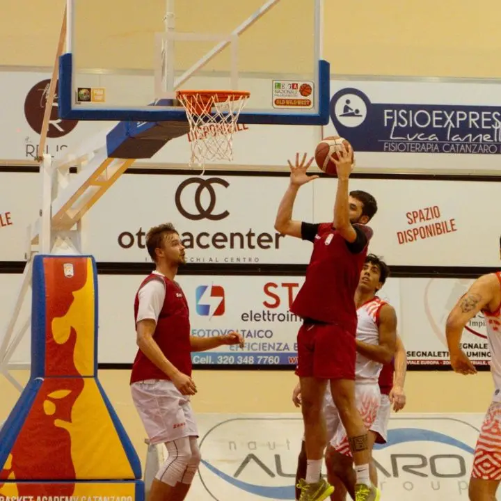 Basket, la Viola è la squadra migliore d’Italia in Serie B interregionale. Attesa per il derby Rende-Catanzaro\n