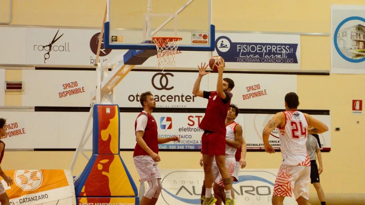 Basket, la Viola è la squadra migliore d’Italia in Serie B interregionale. Attesa per il derby Rende-Catanzaro\n