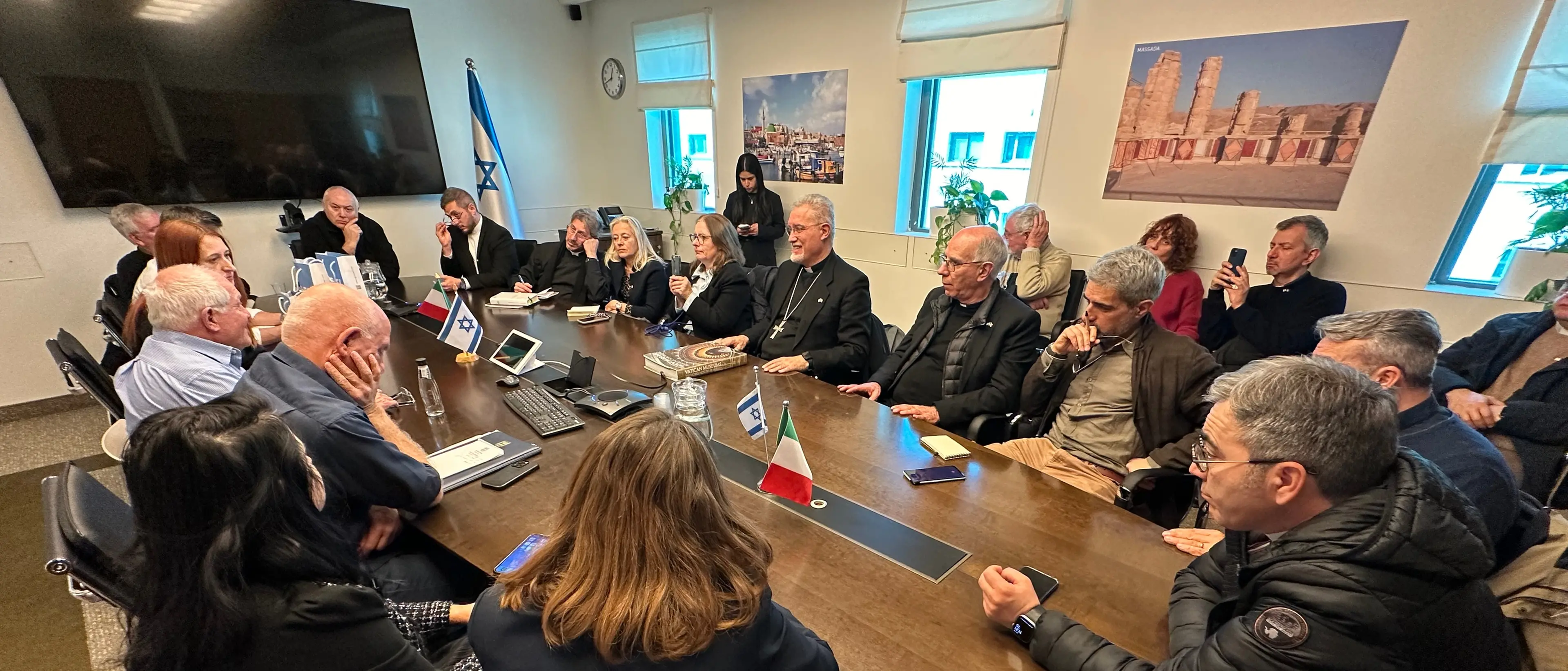 Dalla Diocesi di Mileto alla Terra Santa: sacerdoti vibonesi incontrano il ministro israeliano del Turismo per il rilancio dei pellegrinaggi