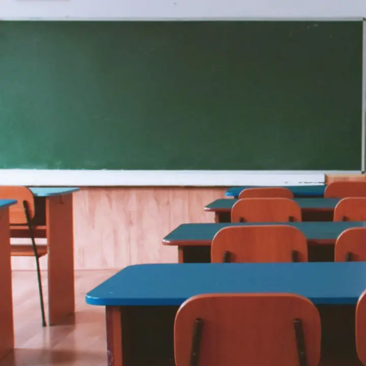 Scuole chiuse in provincia di Reggio Calabria per l’allerta meteo, l’elenco dei comuni\n