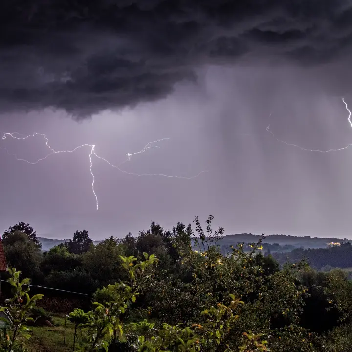 Allerta, la tempesta Gabri si abbatte sulla Calabria: il clou del maltempo nelle prossime ore. Le previsioni\n