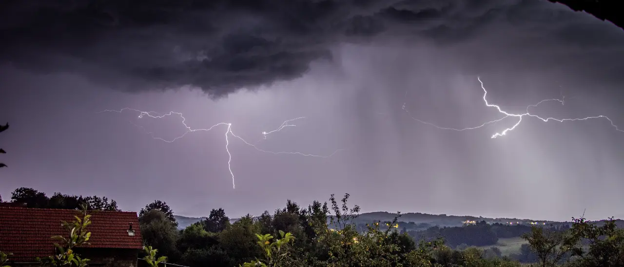 Allerta, la tempesta Gabri si abbatte sulla Calabria: il clou del maltempo nelle prossime ore. Le previsioni\n
