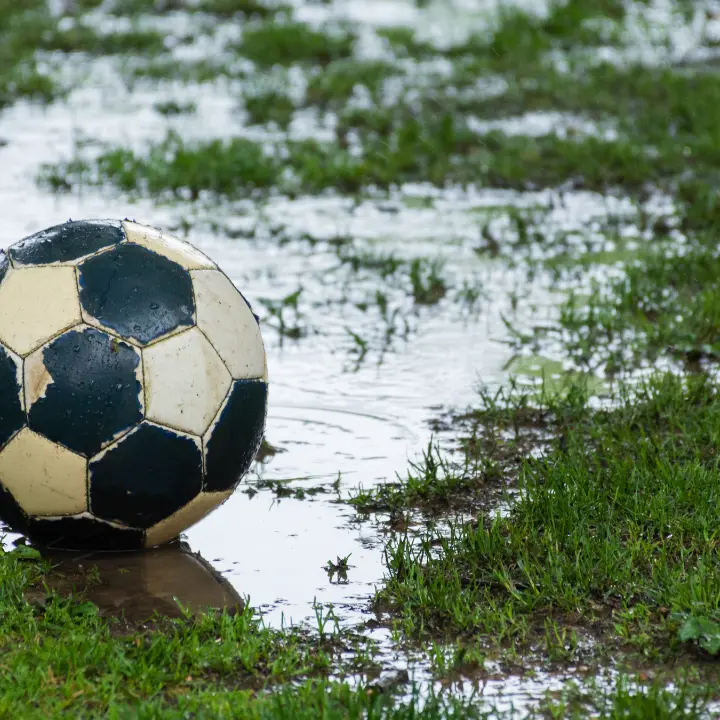 Dilettanti, il maltempo preoccupa anche il calcio calabrese. Ecco le disposizioni in caso allerta rossa o arancione