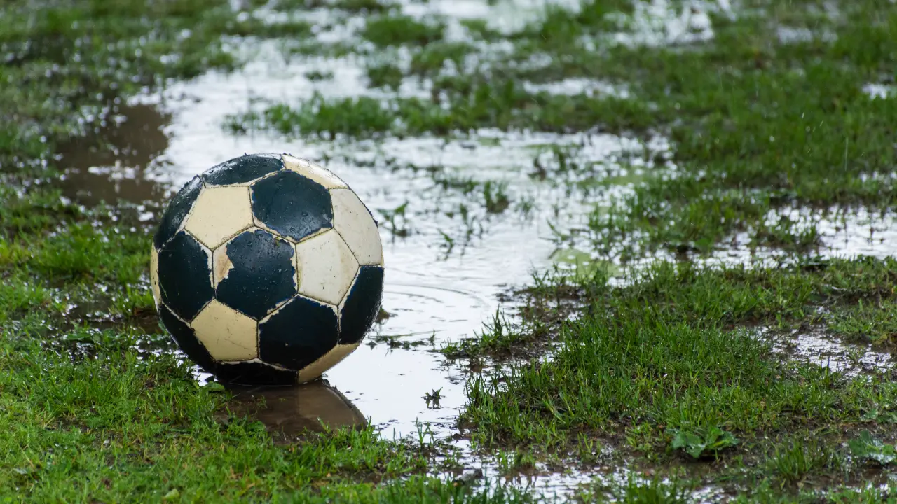 Dilettanti, il maltempo preoccupa anche il calcio calabrese. Ecco le disposizioni in caso allerta rossa o arancione