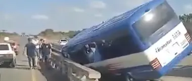 Minibus con a bordo sette turisti italiani esce fuori strada a Cuba, morto uno di loro assieme all’autista