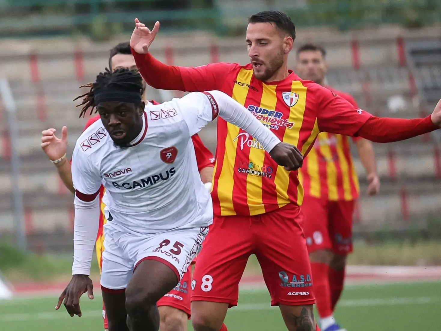 Reggina, focus sulla sfida al Sant’Agata mentre resta aperto il caso Renelus e il ricorso della Scafatese