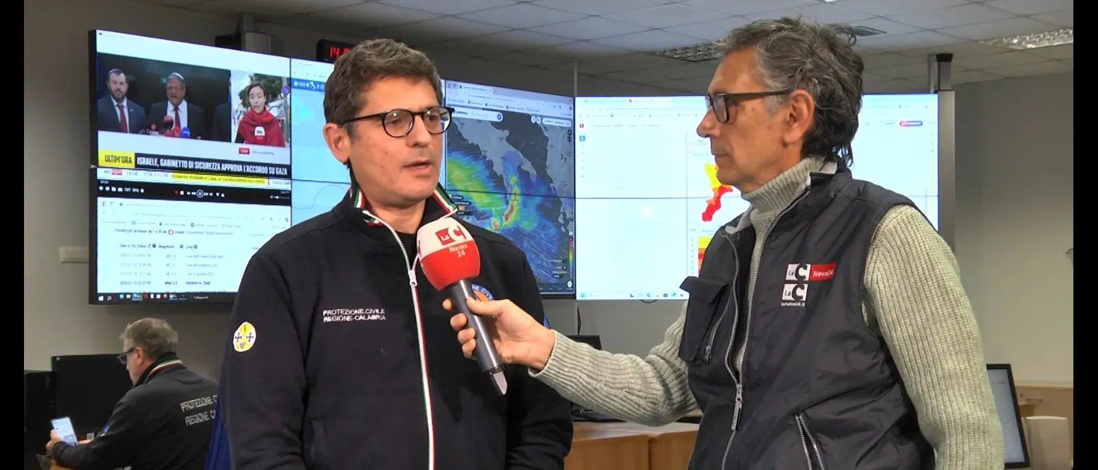 La Protezione civile in campo per l’allerta meteo in Calabria: «Sabato il tempo migliorerà ma occhio a sottopassi e corsi d’acqua»\n