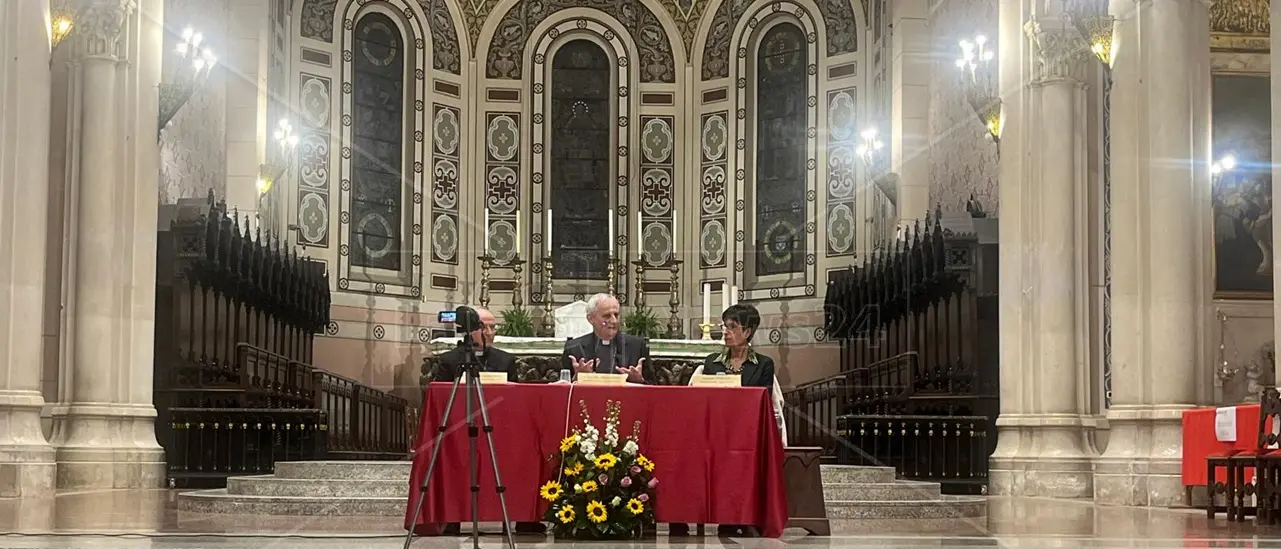 Il cardinale Zuppi, presidente della Cei, a Reggio: «La guerra è un assillo. Il Giubileo sia un'occasione per riaccendere la speranza e la pace»\n