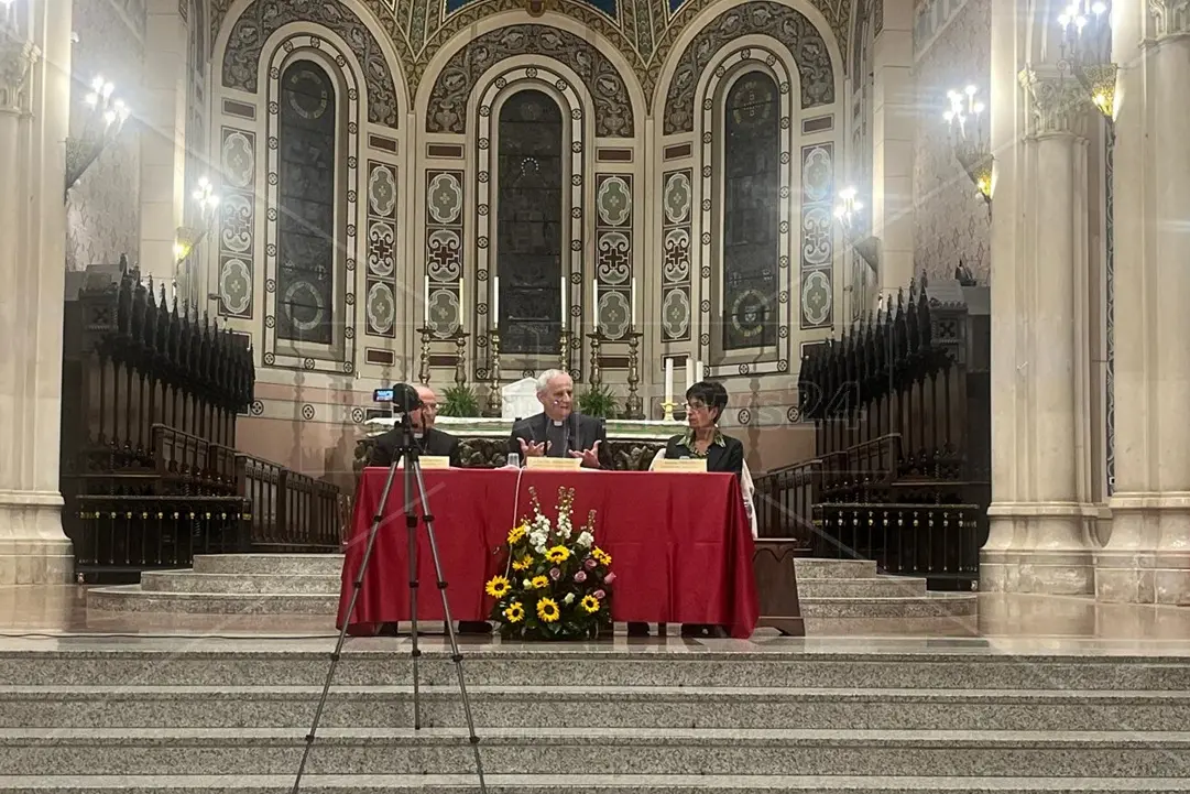 <p>La prolusione del presidente della Cei, il cardinale Matteo Zuppi nella basilica cattedrale del Duomo di Reggio</p>\\n