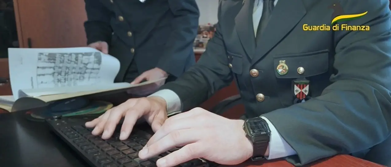 La guardia d finanza recluta 12 tenenti per ruoli amministrativi: ecco come partecipare al bando